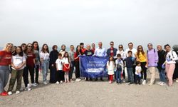 MUDÜ’lü öğrenciler Mudanya sahilini temizledi