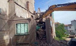 Osmangazi Belediyesi metruk binaları yıkarak ortadan kaldırıyor