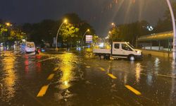 Ankara’da sağanak yağış etkili oldu! Ev ve iş yerlerini su bastı, araçlar mahsur kaldı