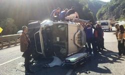 Bursa'da devrilen minibüsün sürücüsü AFAD yardımı