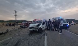 Adana Kozan ilçesinde iki otomobil kafa kafaya çarpıştı: 1 ölü, 5 yaralı
