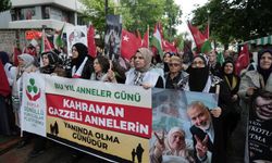 Bursa’da yüzlerce kişi Filistinli anneler ve çocukları için yürüdü