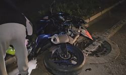Bursa'da otomobile çarpan motosiklet sürücüsü yaralandı