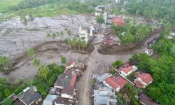 Endonezya’daki sel ve toprak kaymasında bilanço ağırlaştı! Can kaybı 37’ye yükseldi
