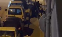 Bursa'da aralarına aldığı kişiyi böyle darp ettiler