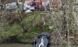 Dereye uçan otomobilin sürücüsü feci şekilde öldü