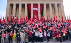 Bakan Tekin, öğrencilerle Anıtkabir'i ziyaret etti