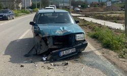 Bursa'da traktör ile otomobil çarpıştı: 1'i çocuk, 3 yaralı