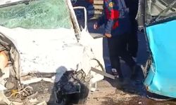 Otomobil ile belediye otobüsü çarpıştı: 1 ölü, 4 yaralı