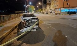 İki araç kafa kafaya çarpıştı: 2 ölü, 3 yaralı