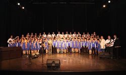 Nilüfer Çocuk ve Gençlik Koroları yıl sonu konserinde büyüledi