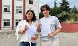 Anne oğul aynı okulda sınava girdiler