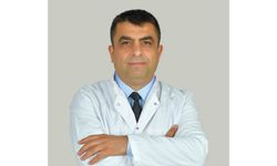 Hayat Hastanesi’nde minik bebeğe böbrek taşı operasyonu