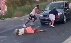 Alkollü sürücü yerdeki turistin üzerinden geçmeye kalktı