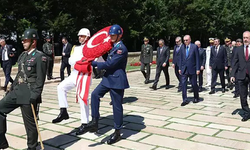 Cumhurbaşkanı Erdoğan başkanlığındaki YAŞ üyeleri Anıtkabir'i ziyaret etti