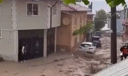Bursa'da sel meydana geldi; evleri su bastı, çatı çöktü