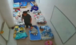 Anaokulunda çocukları çubukla dövdü! Görüntüler ortaya çıktı