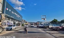 Bursa'da yola düşürdüğü eşyayı almak isterken saniyelerle ölümden kurtuldu