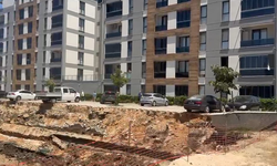 Bursa’da istinat duvarı çöktü, site sakinleri zamanla yarıştı