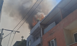 Bursa'da iki katlı binanın çatı katında yangın çıktı