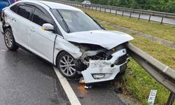 Bursa'da bariyere çarpan otomobildeki 4 kişi yaralandı