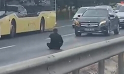Elinde bıçakla polisi harekete geçirdi; trafik yoğunluğu oluştu