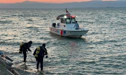 Gölde boğulma tehlikesi geçiren oğlunu kurtarırken hayatını kaybetti