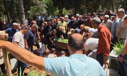 Kazada ölen motosiklet sürücüsü, 11 yıl sonra aynı kaderi paylaştığı ablasının yanında toprağa verildi