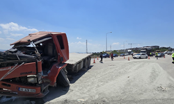 Otoyolda feci kaza: TIR sürücüsü hayatını kaybetti