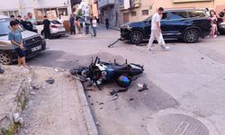 Otomobil ile çarpışan motosikletin sürücüsü yaralandı