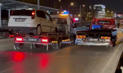 Bursa'da sıkıştırılan otomobil takla atıp iş yerinin bahçesine uçtu