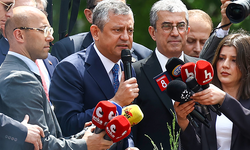 Özgür Özel, Meclis kapısında toplanan kalabalığa hitap etti