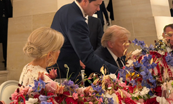 Beyaz Saray, Trump'ın İran anlaşmasını imzaladığı görüntüleri paylaştı! Macron da yanındaydı