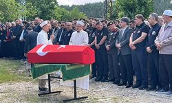 Yaşamını yitiren AFAD personelinin cenaze namazını babası kıldırdı