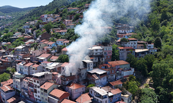 Bursa'da 3 katlı evde çıkan yangın yan binaya sıçradı! Kahreden detay...