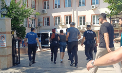 Kimlik vermek istemeyen kadın polislere zor anlar yaşattı