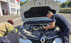 Bursa'da otomobilin motorunda ilçe ilçe gezdi