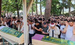 Bursa'da aynı motosiklette can veren anne-baba gözyaşlarıyla uğurlandı