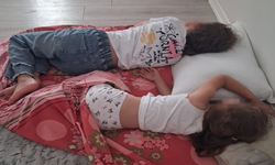 2 çocuk annesi, eşinin ödemediği kira borcu yüzünden evinden çıkarıldığını iddia etti