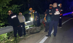 Uçurum kenarında bulunan motosikletin sürücüsü için çalışma başladı