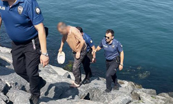 Avcılar'da intihar girişimi: İkna edilirken denize düştü
