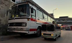 Ekibiyle yaptığı minyatür otobüsüne gözü gibi bakıyor