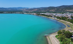 Turkuaza bürünen İznik Gölü mest etti