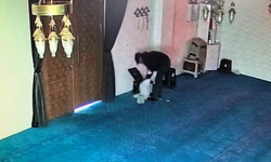 Bursa'da kaldırım taşıyla kırdığı yardım kutusundaki 100 bin lirayı çaldı