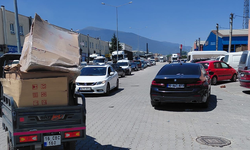Bursa'da otomobil ile geri dönüşüm aracının karıştığı kazada 1 kişi yaralandı