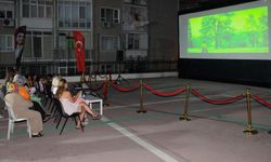Osmangazi’de yaz akşamları açık hava sinemasıyla şenleniyor