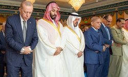 Cumhurbaşkanı Erdoğan, Mekke'de Selman ve Şerif ile cuma namazını kıldı