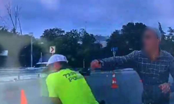 Polise bıçakla saldırıya ilişkin güvenlik kamerası ortaya çıktı
