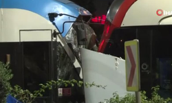 Zeytinburnu'nda 2 tramvay kafa kafaya çarpıştı: Yaralılar var