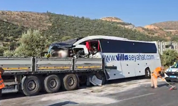 Yolcu otobüsü TIR'a arkadan çarptı: 2 ölü, 3'ü ağır 18 yaralı